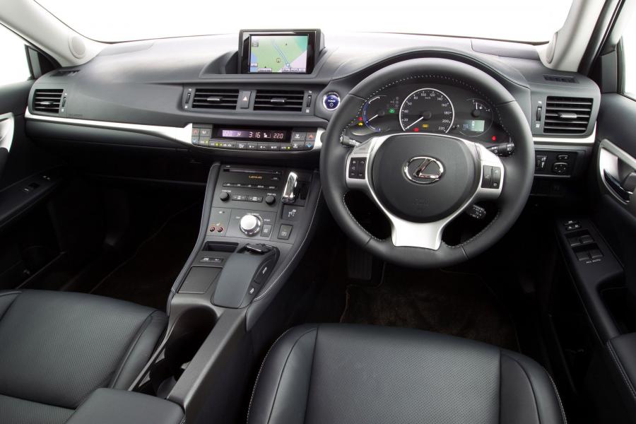  Lexus CT200h F-Sport 2011 года  (EU) (фото 2 из 16)